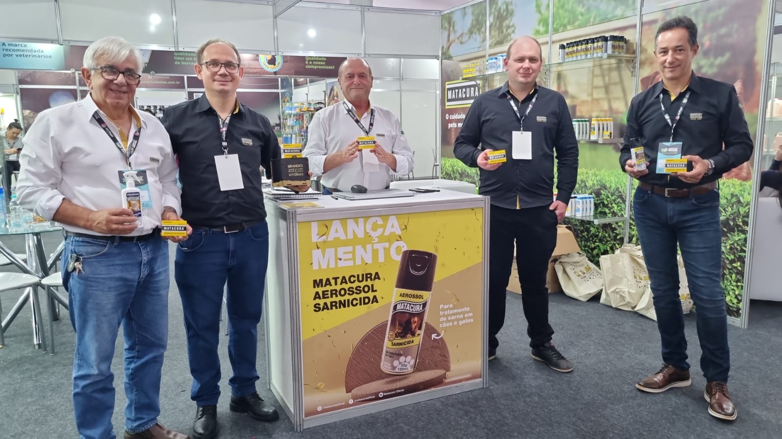 Representantes da Matacura carregam o nome da tradicional empresa do setor para feira pet em Araraquara 